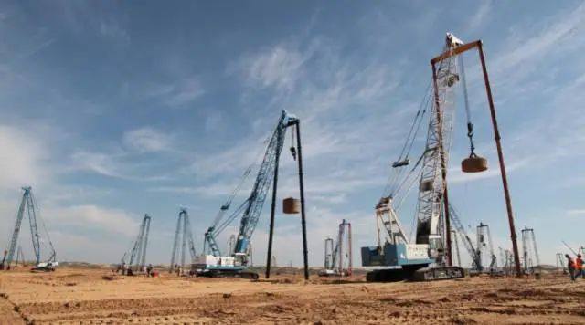 CCTV報(bào)道巴基斯坦超級(jí)機(jī)場(chǎng)建設(shè)，宇通重工強(qiáng)夯機(jī)硬核助力！