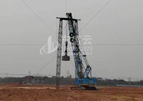 東盛云強(qiáng)夯公司湖北宜昌工地作業(yè)現(xiàn)場(chǎng)